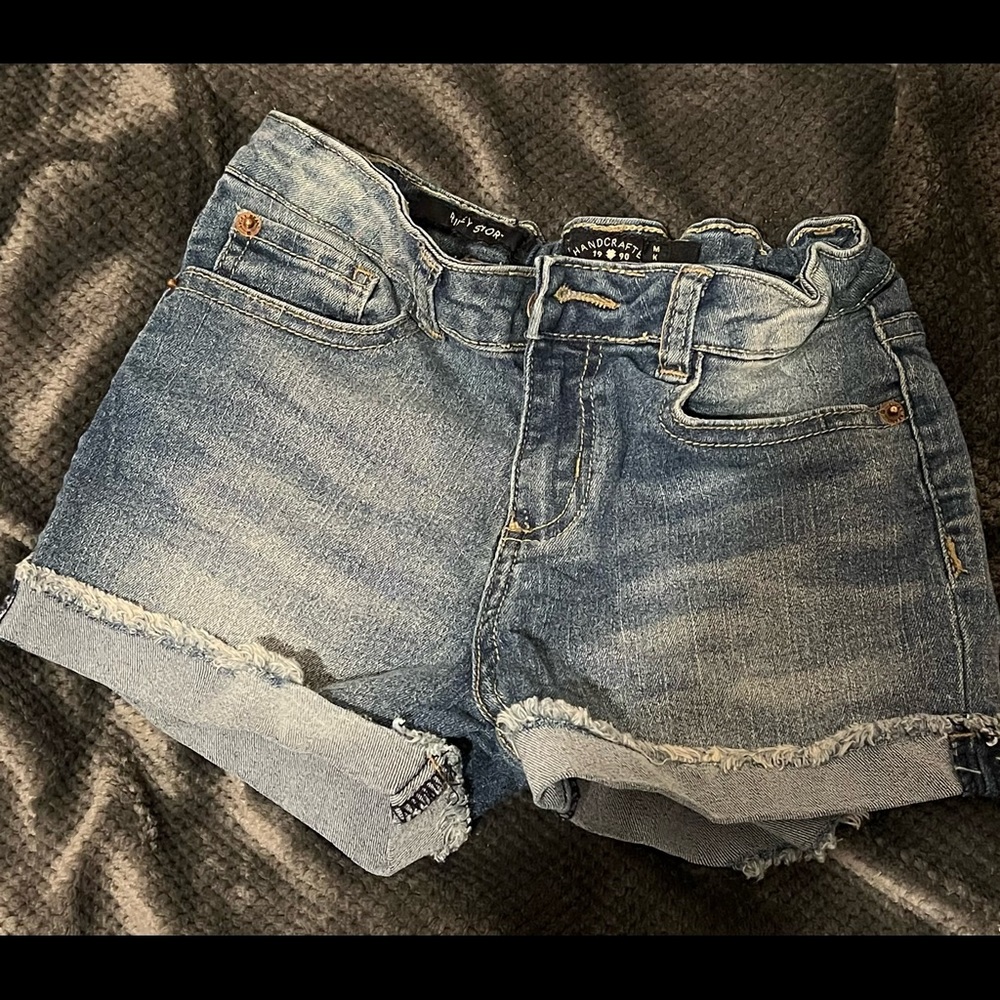 Summer will be here before you know it, grab nwot shorts from Lucky Brand.